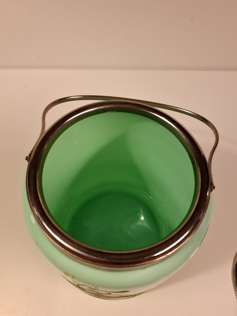 Grøn kiksespand med låg